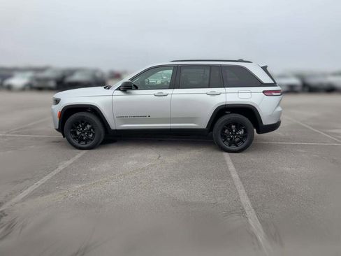 New 2026 Jeep Grand Cherokee Altitude image 6
