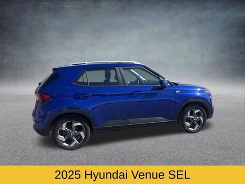 Used 2025 Hyundai Venue SEL image 3