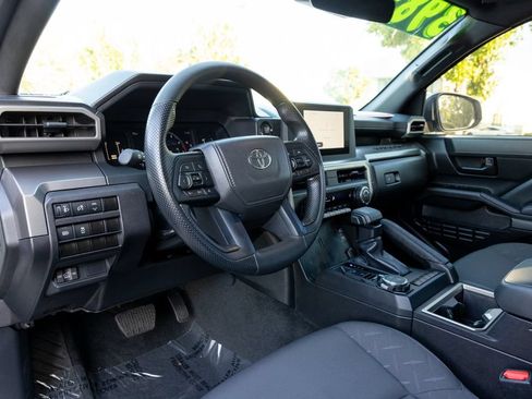 Certified 2024 Toyota Tacoma SR5 AWD/4WD image 10