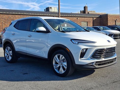 Used 2024 Buick Encore GX Preferred w/ Comfort Package image 3