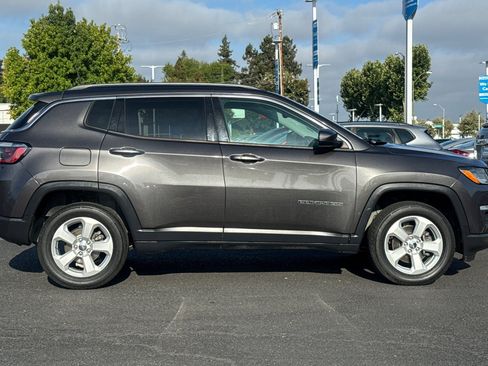 Used 2018 Jeep Compass Latitude AWD/4WD image 8