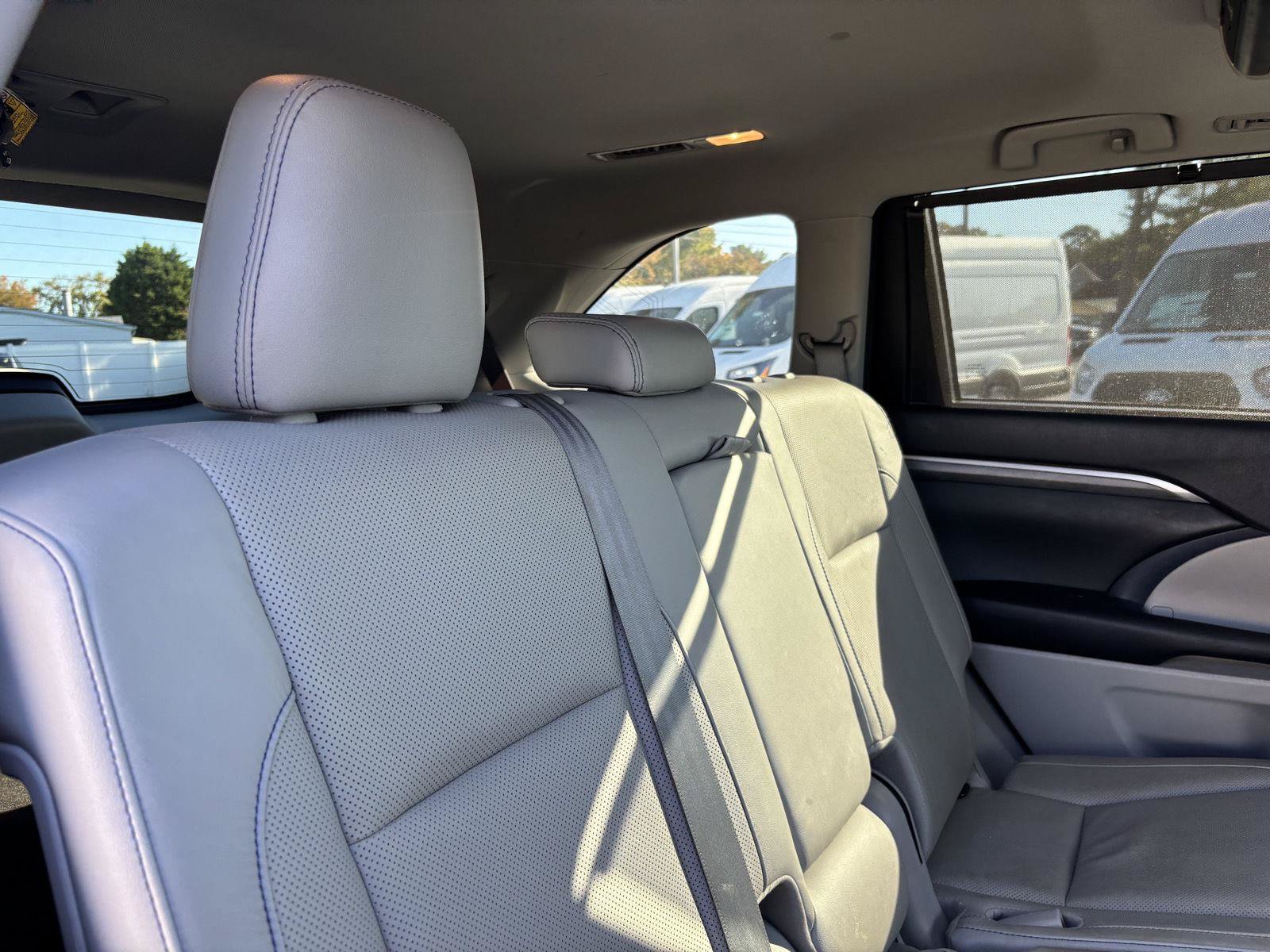 Used 2017 Toyota Highlander Limited AWD/4WD image 20