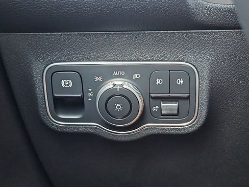 New 2025 Mercedes-Benz GLB 250 image 22
