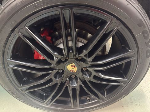 Used 2015 Porsche Cayenne Turbo AWD/4WD image 35