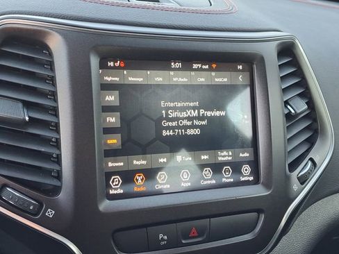 Used 2022 Jeep Cherokee Trailhawk image 12