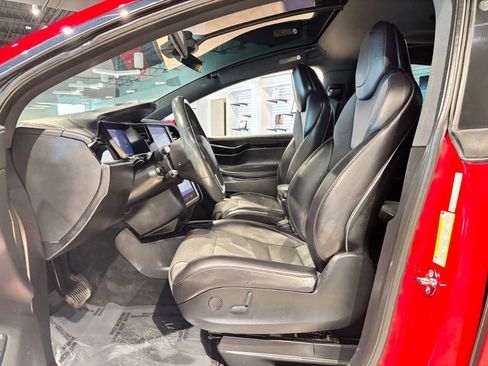 Used 2018 Tesla Model X 75D image 22