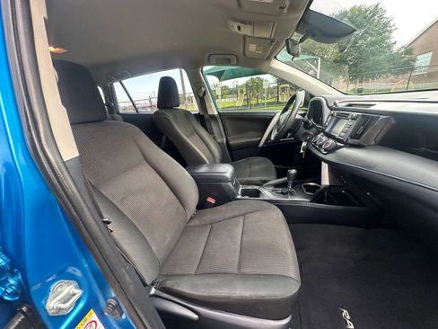Used 2018 Toyota RAV4 LE FWD image 23