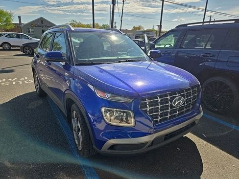Certified 2023 Hyundai Venue Limited FWD image 14