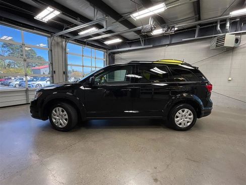 Used 2019 Dodge Journey SE image 2