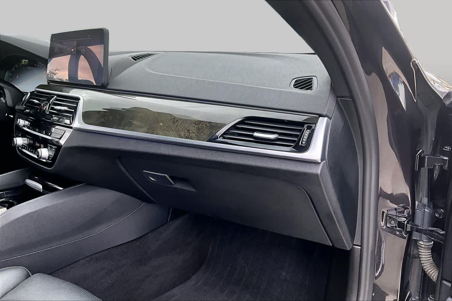 Used 2022 BMW 540i w/ M Sport Package RWD image 17
