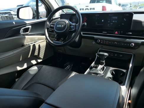 Used 2025 Kia Carnival FWD image 25