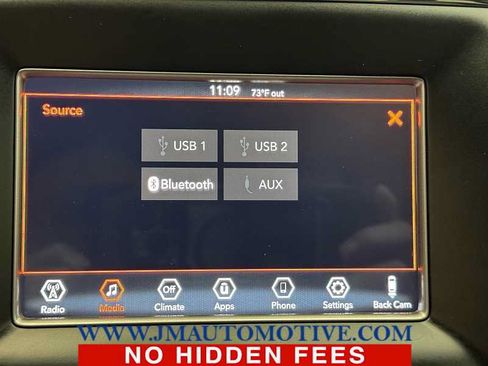 Used 2019 Jeep Grand Cherokee Laredo AWD/4WD image 24