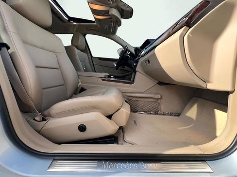 Used 2013 Mercedes-Benz E 350 Sedan image 34