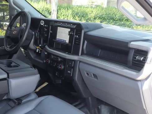Used 2024 Ford F250 XL w/ XL Chrome Package RWD image 41