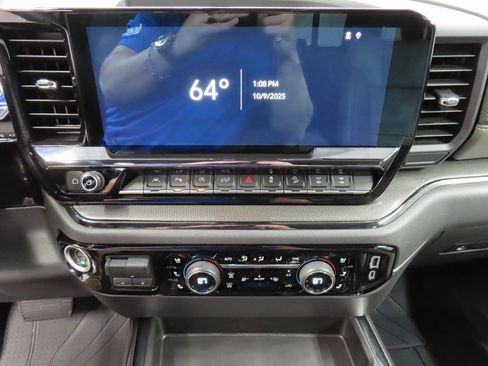 Used 2023 Chevrolet Silverado 1500 ZR2 image 13