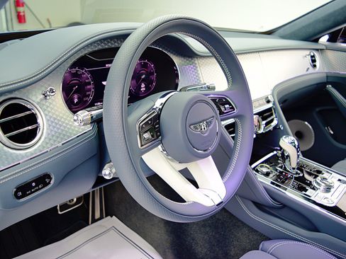 Used 2023 Bentley Flying Spur V8 image 25