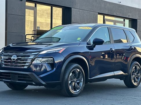 Used 2025 Nissan Rogue SV image 10