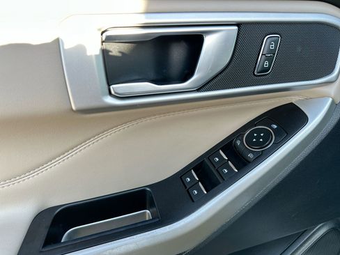 Used 2021 Ford Explorer XLT w/ Equipment Group 202A image 13