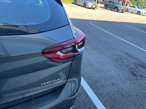 Used 2018 Buick Regal Essence w/ Driver Confidence Package #1 AWD/4WD image 6