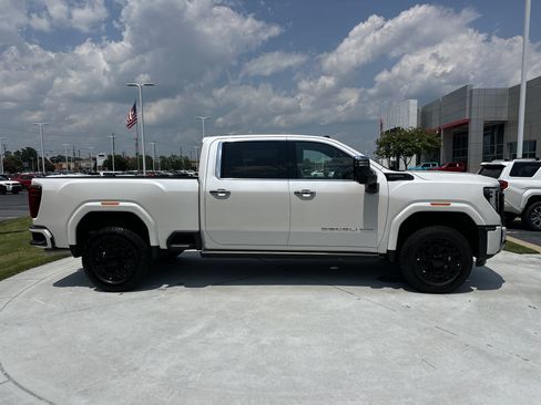 Used 2025 GMC Sierra 2500 Denali Ultimate AWD/4WD image 11
