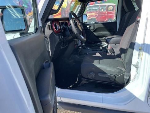 Certified 2023 Jeep Gladiator Rubicon w/ Cold Weather Group image 14