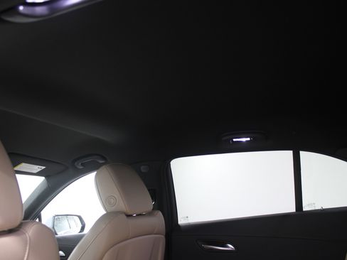 Used 2024 Cadillac XT4 Luxury w/ Cold Weather Package image 21