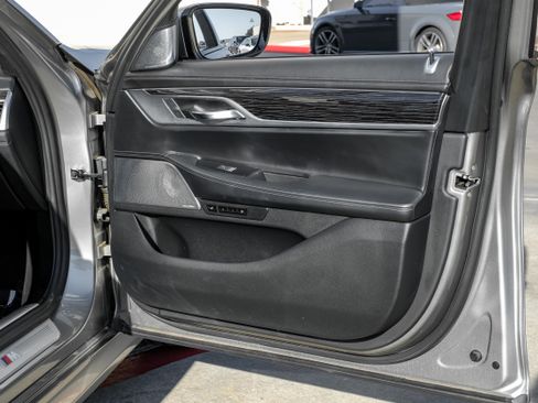 Used 2020 BMW 750i xDrive w/ Executive Package image 41