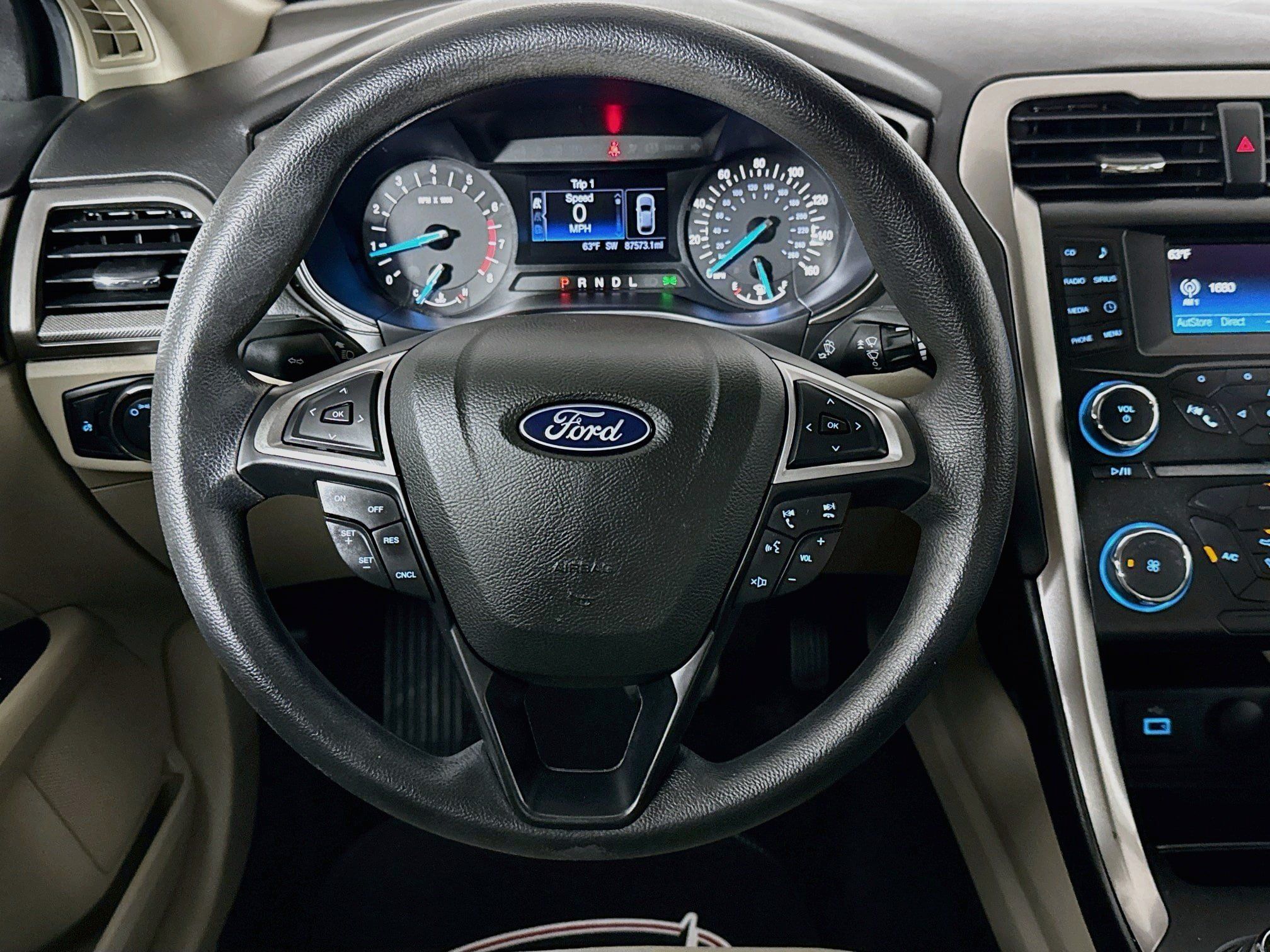 Used 2018 Ford Fusion SE FWD image 24