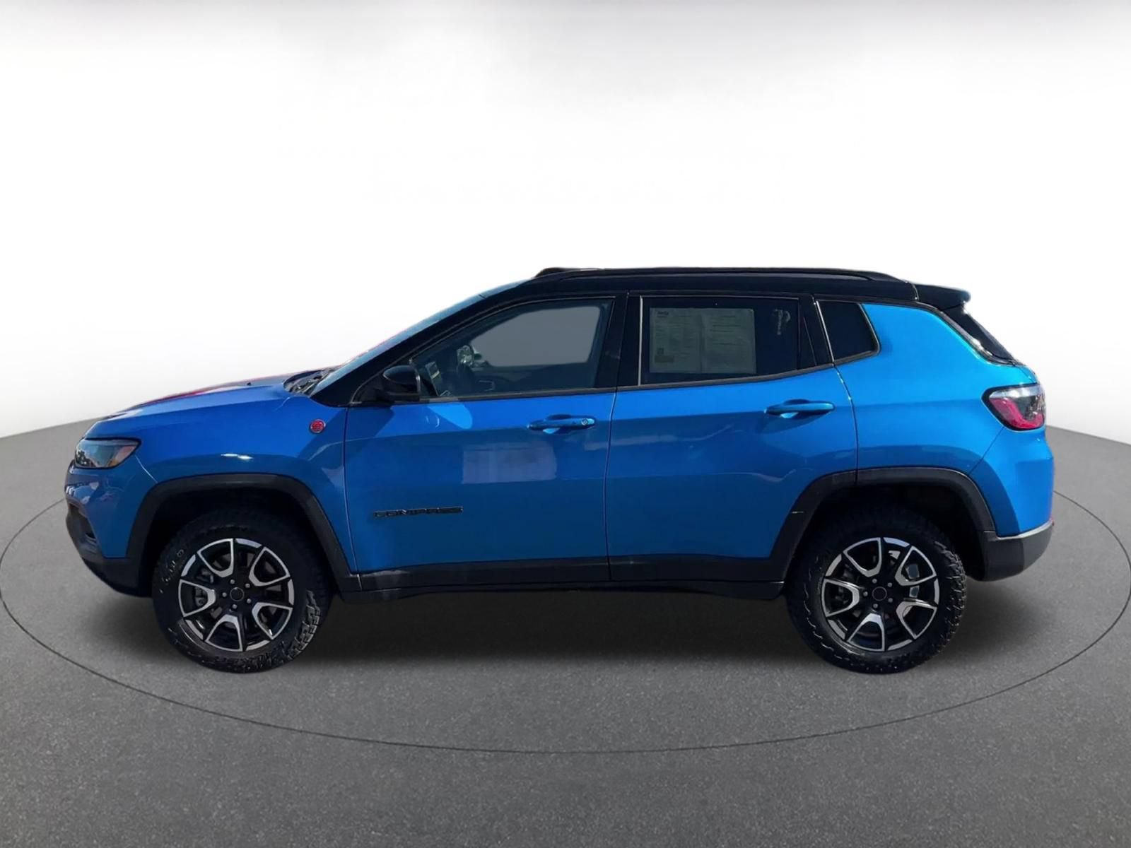 Used 2026 Jeep Compass Trailhawk AWD/4WD image 8
