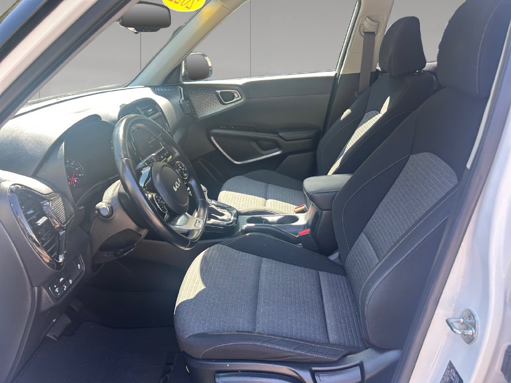 Used 2022 Kia Soul GT-Line FWD image 11