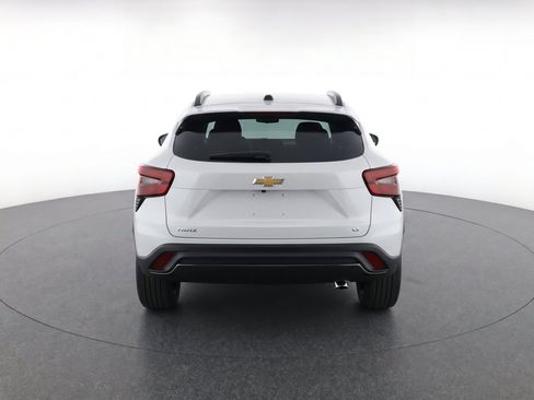 Used 2025 Chevrolet Trax LT FWD image 7
