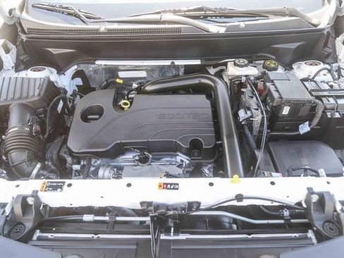 Used 2023 Chevrolet Equinox LS FWD image 28