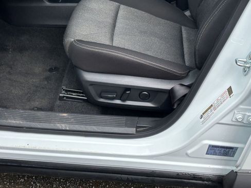 Used 2025 Nissan Rogue SV FWD image 22