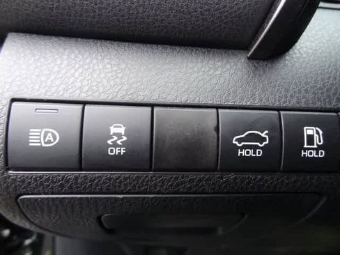 Used 2021 Toyota Camry SE image 14