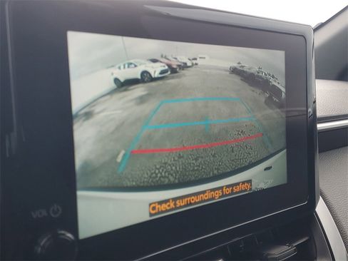 Used 2024 Toyota Corolla Cross SE image 27