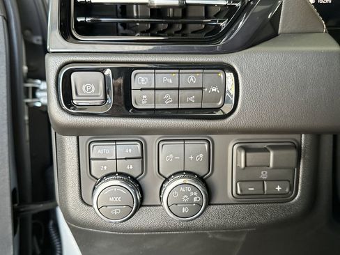 New 2026 GMC Yukon XL AT4 w/ AT4 Premium Plus Package AWD/4WD image 19