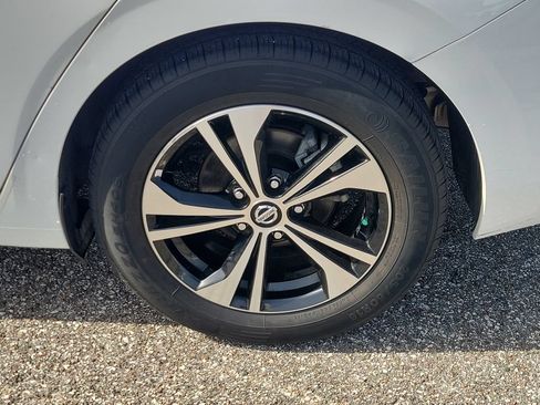 Certified 2022 Nissan Sentra SV FWD image 5