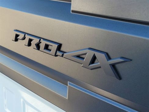 Used 2025 Nissan Frontier PRO-4X image 10
