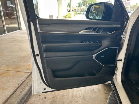 Used 2023 Jeep Wagoneer Series III w/ Preferred Equipment Group image 43