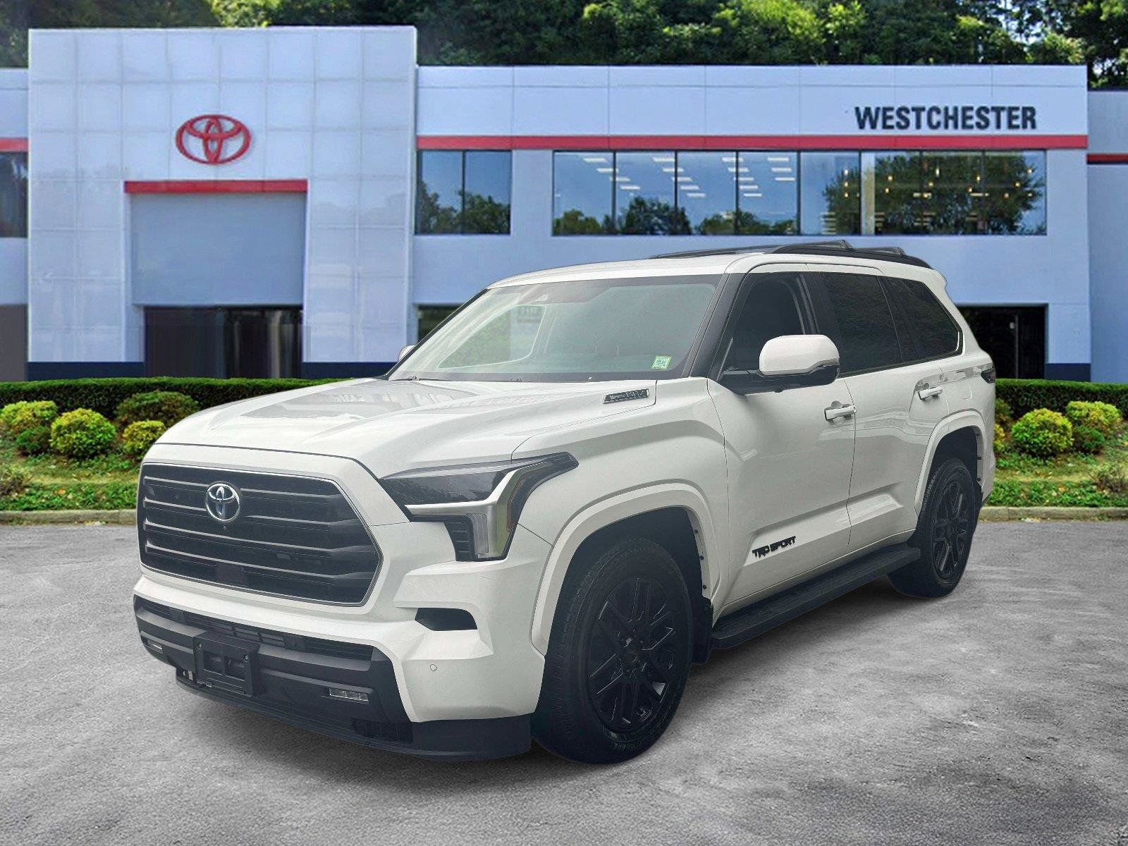 Used 2024 Toyota Sequoia SR5 w/ SR5 Premium Package AWD/4WD image 4