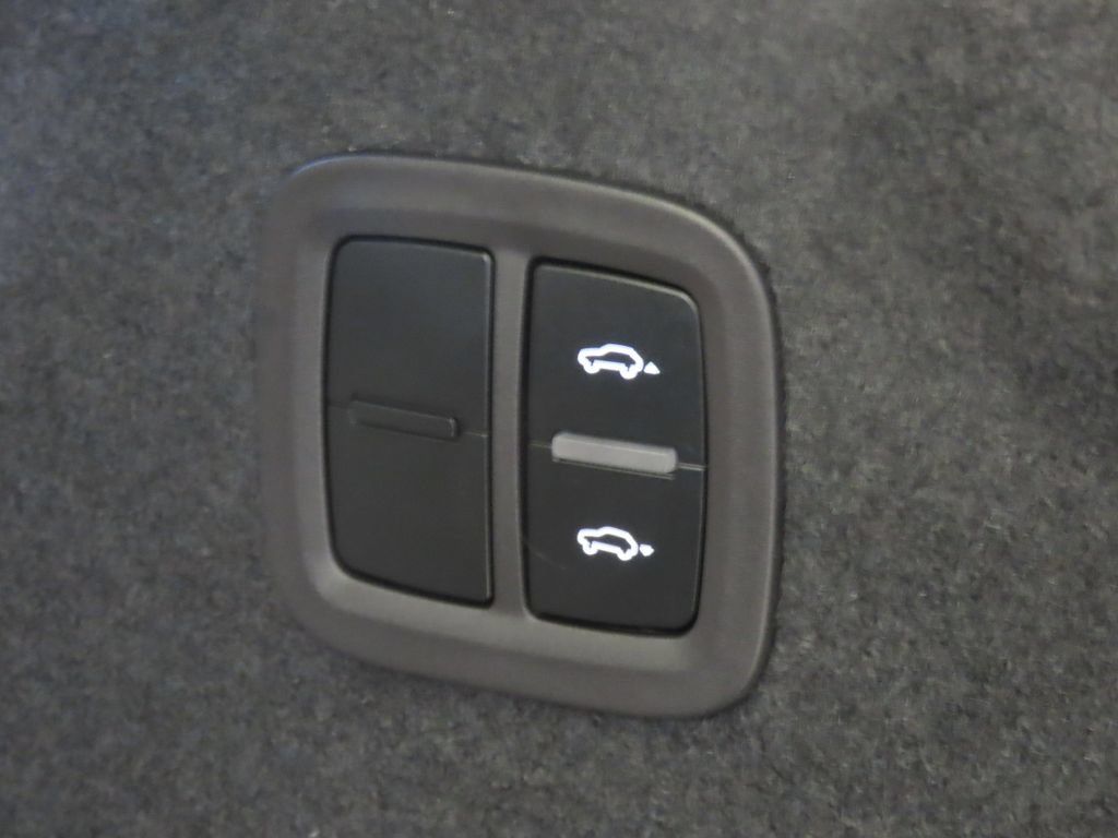 Certified 2025 Porsche Cayenne Coupe AWD/4WD image 48