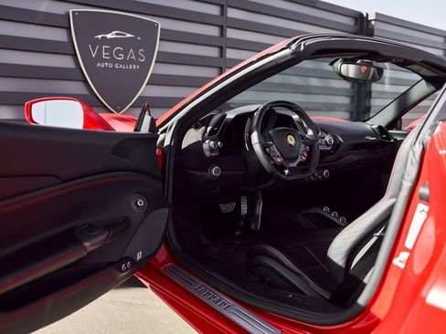 Used 2019 Ferrari 488 Spider Base image 31