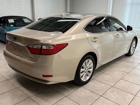 Used 2013 Lexus ES 300h image 9