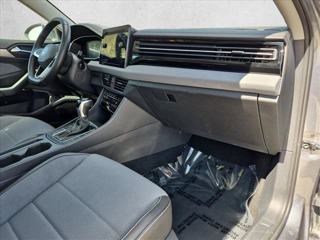 Used 2025 Volkswagen Jetta SE FWD image 23