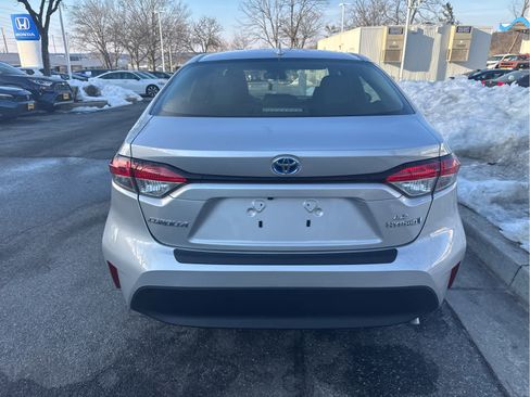 Used 2023 Toyota Corolla LE w/ Carpet Mat Package (TMS) image 4