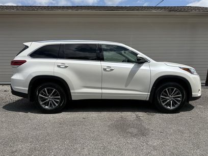 Used 2017 Toyota Highlander XLE w/ Carpet Mat Package
