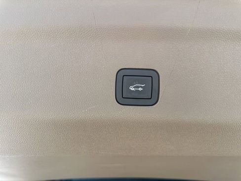 Used 2025 GMC Yukon Denali w/ Denali Reserve Package image 35