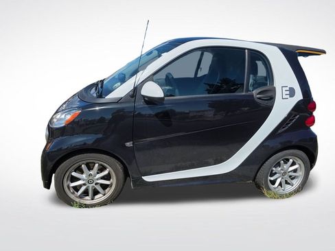 Used 2016 smart fortwo passion RWD image 4