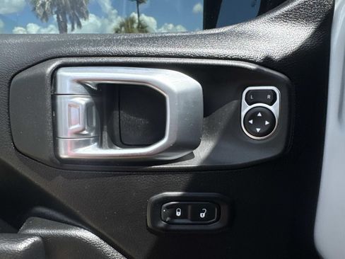 Used 2022 Jeep Gladiator Sport AWD/4WD image 18