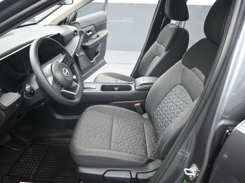 Used 2025 Nissan Kicks SV image 9